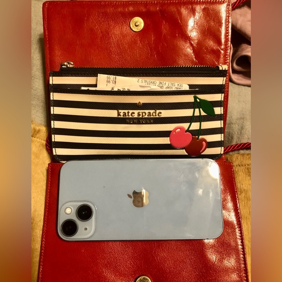 ๐คฉ *AUTHENTIC* VINTAGE 80โs FENDI RED LEATHER CROSSBODY* ๐ - Picture 13 of 16